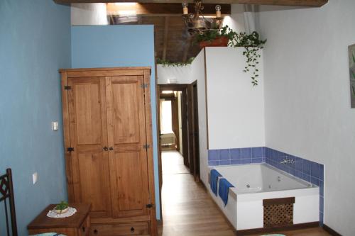 A kitchen or kitchenette at Casa Rural de Miguel