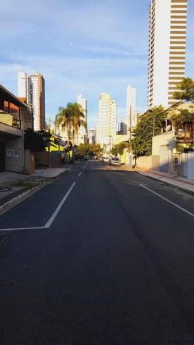 an empty street in a city with tall buildings at Casa térrea no centro próximo a praia! in Balneário Camboriú