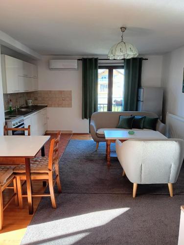 ครัวหรือมุมครัวของ Apartman 