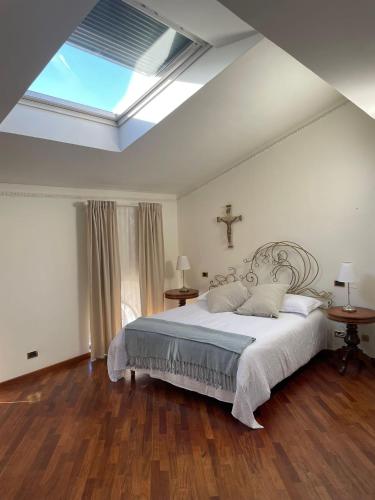 a bedroom with a large bed with a skylight at CIVICO 16 in Chiaravalle