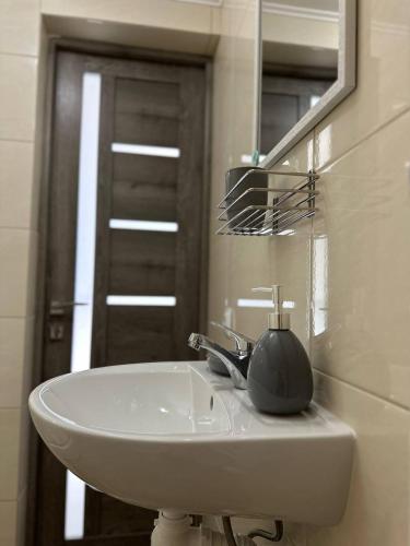 a bathroom with a sink and a mirror at ЛемГора in Vorokhta