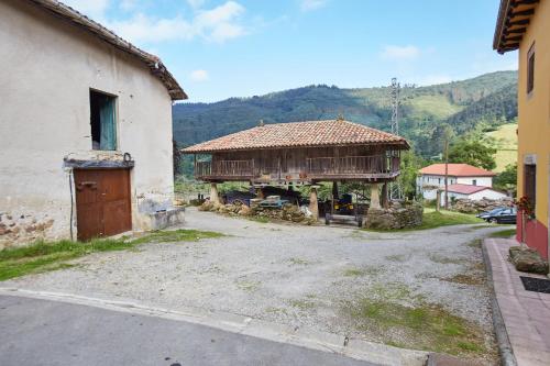 an old building with a house with a roof at Casa Rural Casa Capión in Villaviciosa