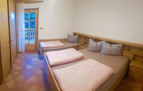 a room with two beds in a room with a window at VILLA TERESA in San Lugano