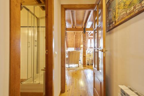 a hallway with a glass door leading to a dining room at Luderna - Dúplex Gessa C9 dera Montanheta in Gessa