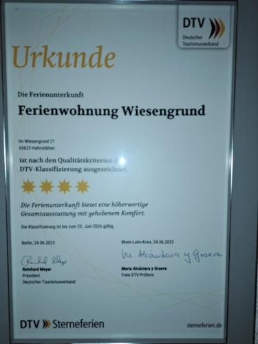 a screen of a phone with a computer screen at Ferienwohnung Wiesengrund in Hahnstätten