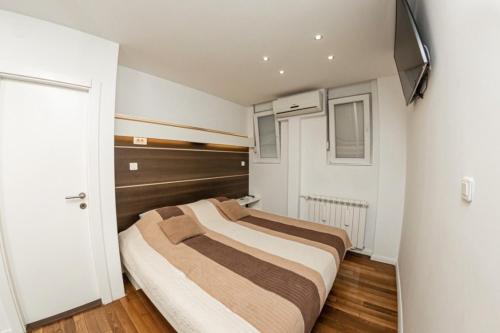 - une chambre avec 2 lits dans l'établissement KAN Suites, à Belgrade