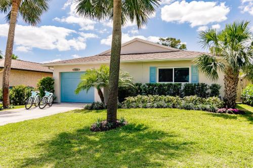 Naples Beach Retreat Bike to Beach! 4 Bed 2 Bath室外花園