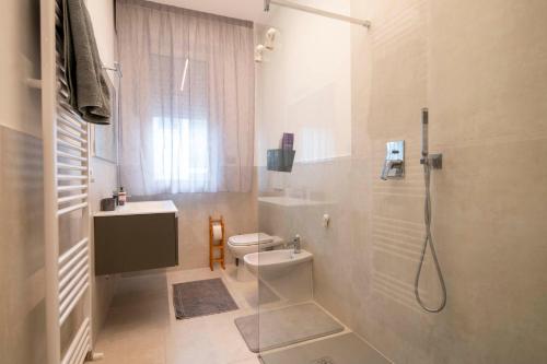 a bathroom with a shower and a toilet and a sink at Casa Vacanza Rimini in Rimini