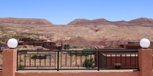 a balcony with a view of the desert with mountains at Hôtel Kasbah Telouet in Telouet
