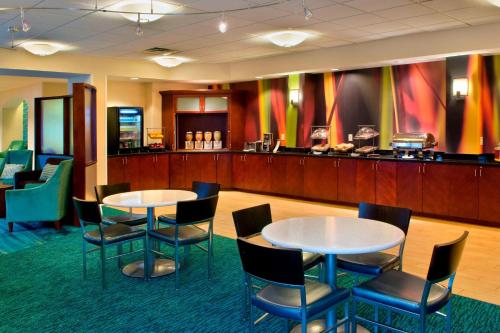 a restaurant with two tables and chairs and a bar at SpringHill Suites Philadelphia Plymouth Meeting in Plymouth Meeting