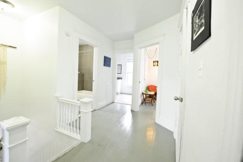 a white hallway with white walls and a white door at 5 Bedroom Holiday Getaway Museums Galleries in Detroit