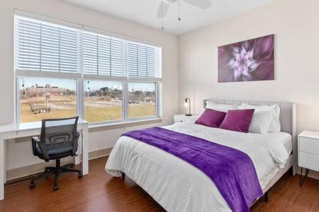 Llit o llits en una habitació de Corporate Housing by MGM