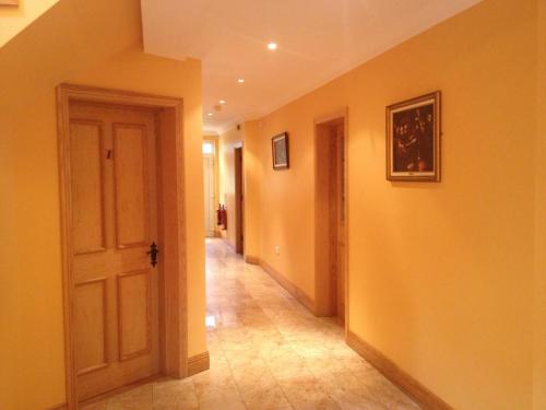 an empty hallway with an open door and a hallwayngth at Anvil House in Achill Sound