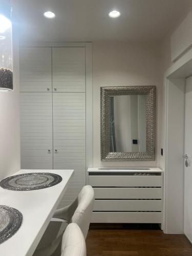 a bathroom with a sink and a mirror at Fleur de Lys in Kikinda