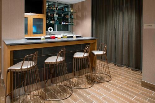 a bar with four stools in a hotel room at SpringHill Suites by Marriott Kansas City Lenexa/City Center in Lenexa