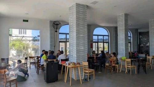 Restaurace v ubytování Biển Đông Hotel Đảo Phú Quý