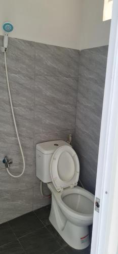 a bathroom with a toilet and a shower at Vibi motel Hòn Rơm in Phan Thiet