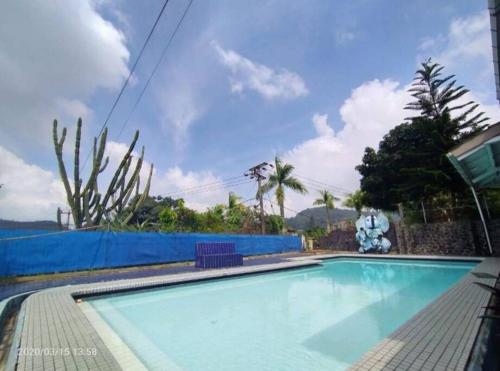 Villa Rifa Gadog Private Pool 내부 또는 인근 수영장