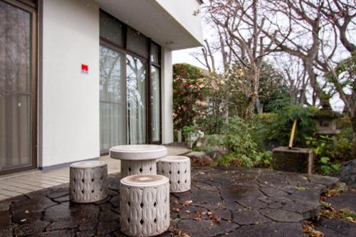 Un jardín fuera de HOTEL DO-YA BEPPU Hanare