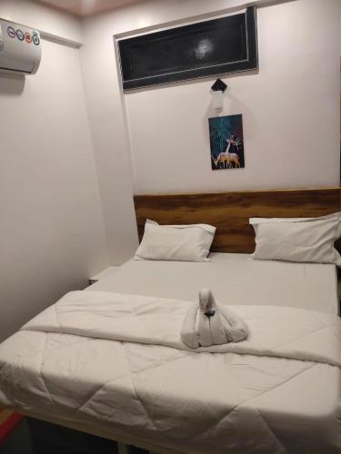 Postel nebo postele na pokoji v ubytování Hotel Garuda Executive Latur