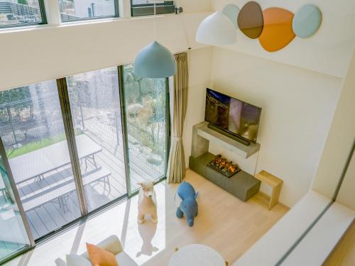 an overhead view of a living room with a fireplace and a tv at Rakuten STAY VILLA Yatsugatake in Hokuto