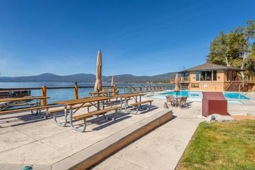 a group of benches and tables next to a pool at VIP Lakefront Condo Amazing Views Pool Pickleball Excellent Location Balcony BBQ in Kings Beach