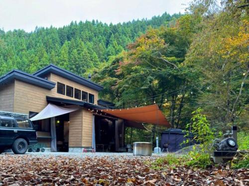 a house with a boat hanging off the side of it at SNUG CAMP HOUSE in Okubo