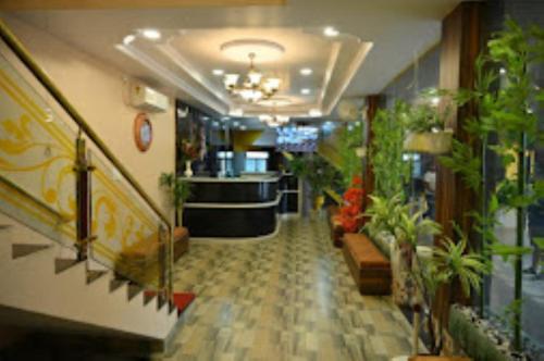 Lobi atau kawasan kaunter penerimaan di Hotel Aaradhya International Jagdalpur