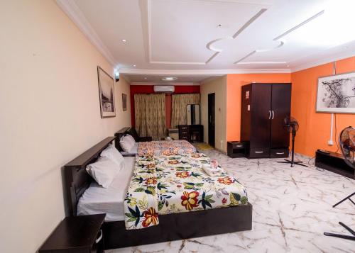 a bedroom with a bed in a room at D'Tavern Apartment in Ibadan