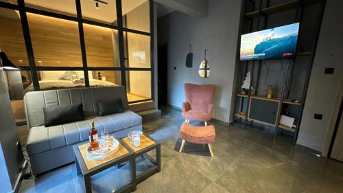 SALOMI LUXURY SUITES
