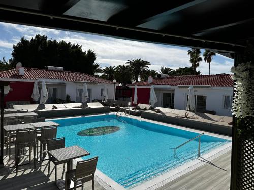 Paradise Resort - FKK Swinger & Nudist Couples Only