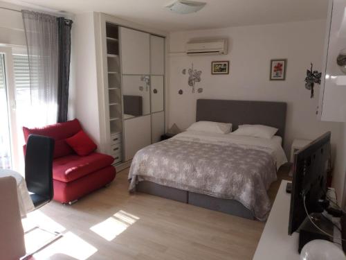 Postel nebo postele na pokoji v ubytování Studio apt. Downtown