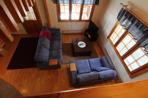 an overhead view of a living room with a couch at Villa Nurminiemi in Koro