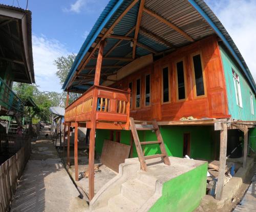a house that is being constructed with a wooden structure at Jhuna Komodo Homestay in Komodo