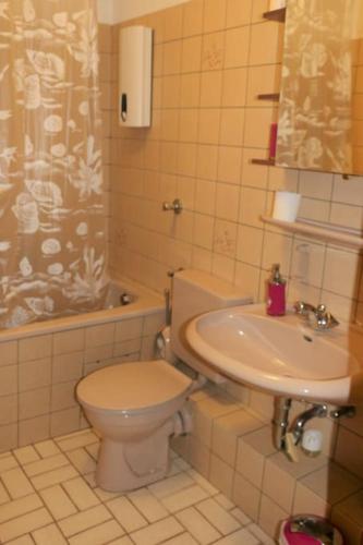 Ένα μπάνιο στο Essen City quiet flat with terrace and garden