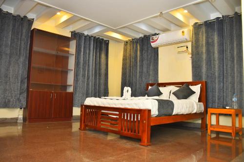 a bedroom with a bed in a room at Revive Inn Pondy - Rooms & Villa in Puducherry