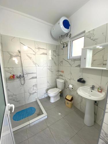 Ένα μπάνιο στο Apartmente Pamela