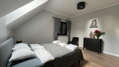 Posteľ alebo postele v izbe v ubytovaní Apartamenty Czarna Perła