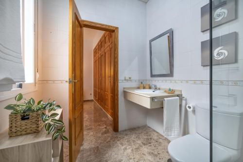 Koupelna v ubytování Kurtuba Suites