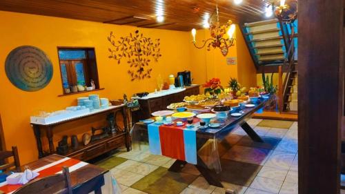 Makanan di atau berdekatan inn ini