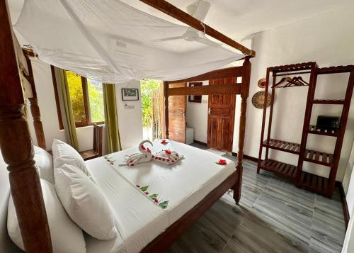 Letto o letti in una camera di Ananda Beach Hotel