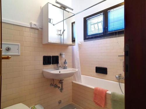 Koupelna v ubytování Holiday Home by Lake Maggiore with Garden