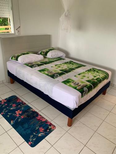 a large bed in a room with at Les Roses Porcelaines in Sainte-Rose