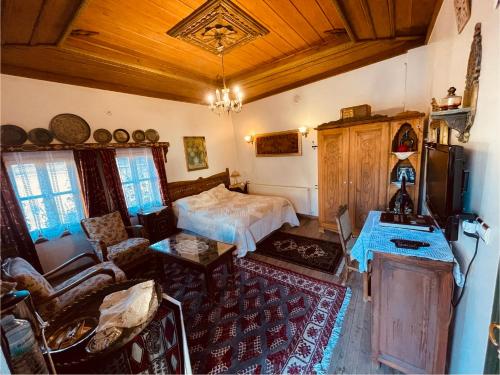 a bedroom with a bed and a table in a room at Sofa Hotel in Avanos