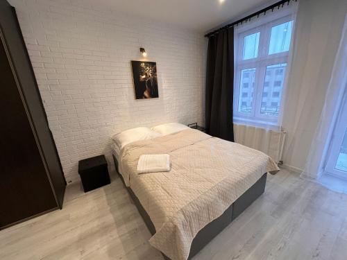 Postel nebo postele na pokoji v ubytování Apartamenty KTW CENTRAL STATION