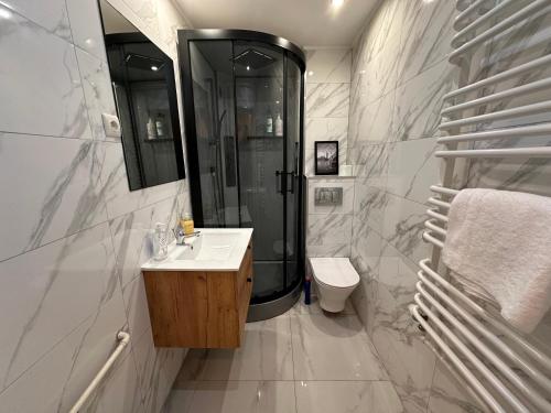 Koupelna v ubytování Apartamenty KTW CENTRAL STATION