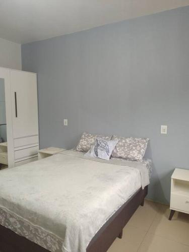 En eller flere senge i et værelse på aluga-se casa Itapeva torres