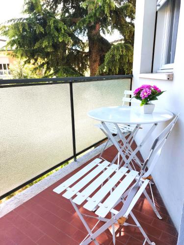 a white table and a white chair on a balcony at Appartamento Gioia Lugo a 5m da Maria Cecilia Hospital in Lugo