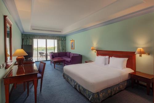Hilton Pyramids Golf — Balcony/Terrace