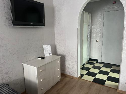 a room with a dresser and a television on a wall at Готель «У Батька» in Truskavets